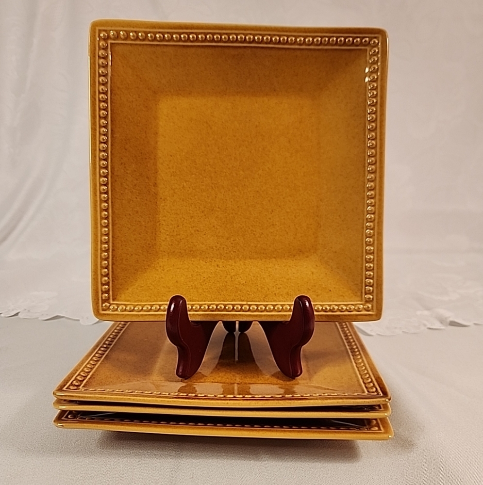 Pier 1 set of 4 Dishes